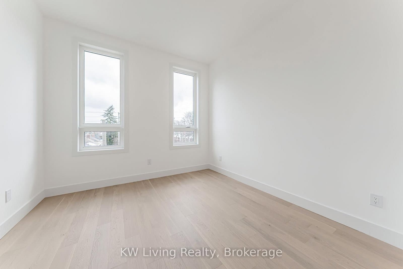 712 Eglinton Avenue E thumbnail 17