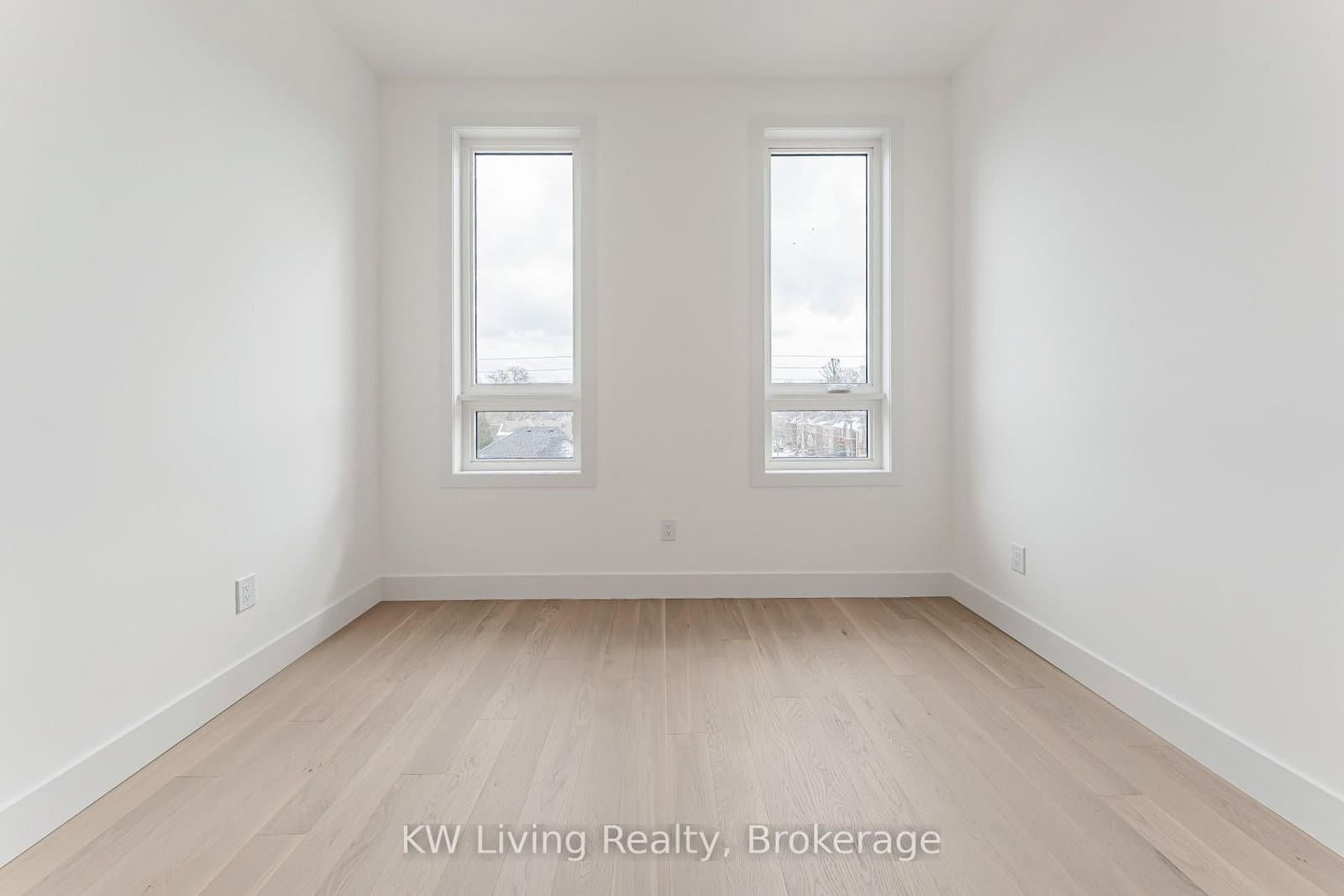 712 Eglinton Avenue E thumbnail 18