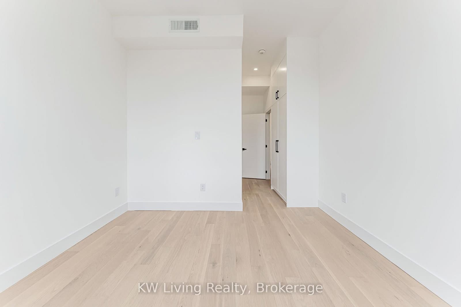 712 Eglinton Avenue E thumbnail 20