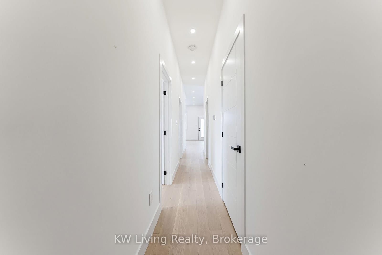 712 Eglinton Avenue E thumbnail 22