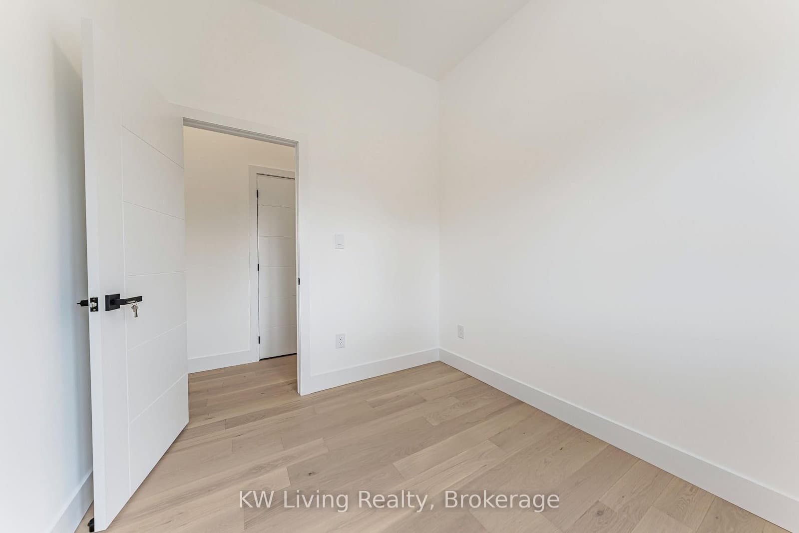 712 Eglinton Avenue E thumbnail 28