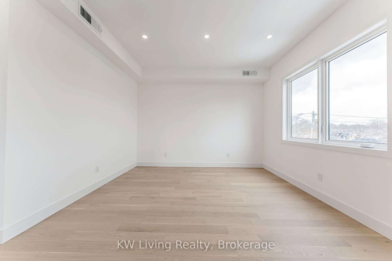 712 Eglinton Avenue E thumbnail 43