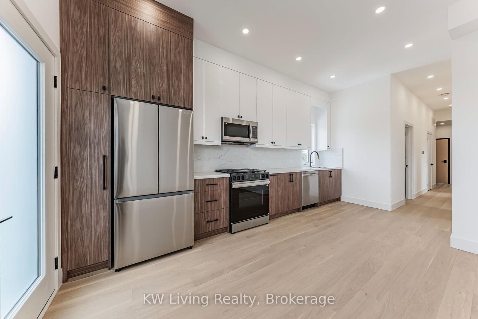 712 Eglinton Avenue E thumbnail 9