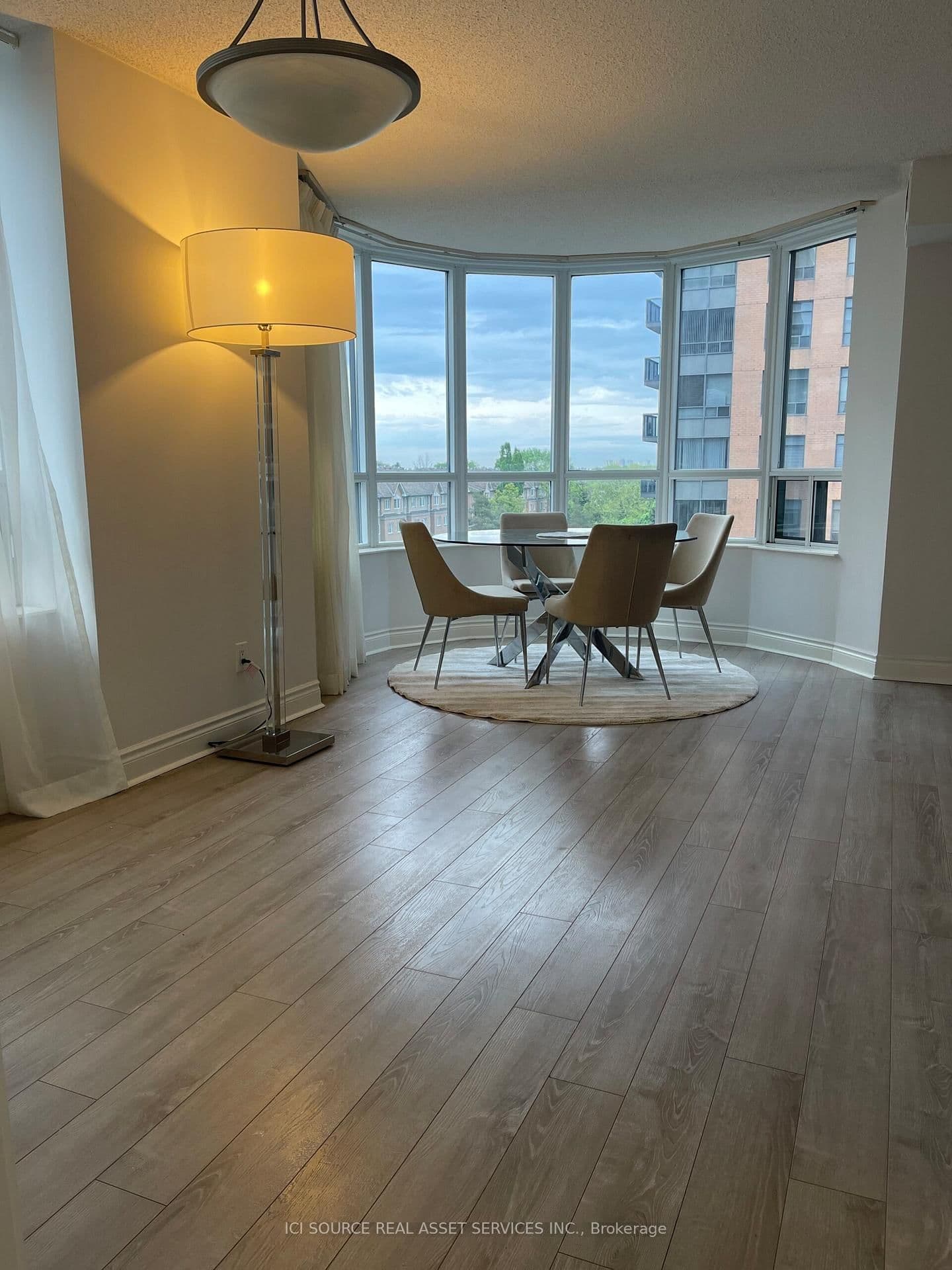 15 Northtown Way, Unit 519 - Image 1