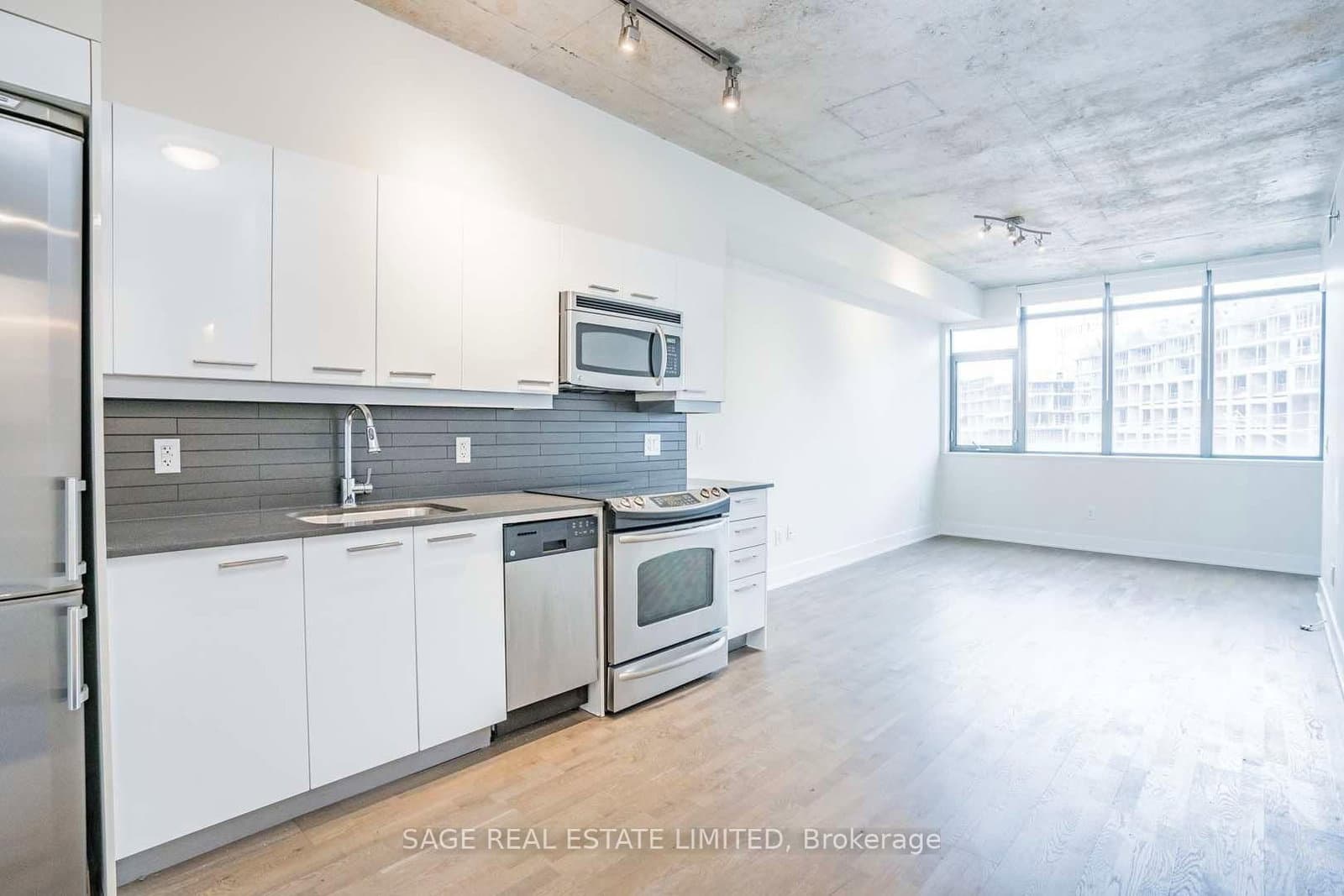 90 Trinity Street, Unit 305 thumbnail 4