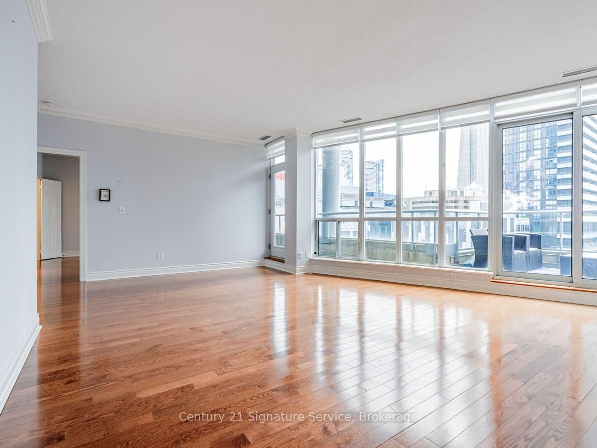 250 Wellington Street W, Unit PH36 thumbnail 12