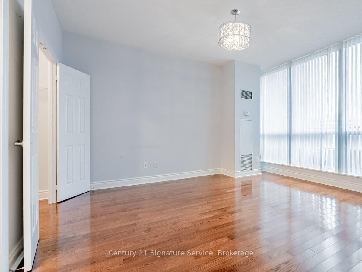 250 Wellington Street W, Unit PH36 thumbnail 16