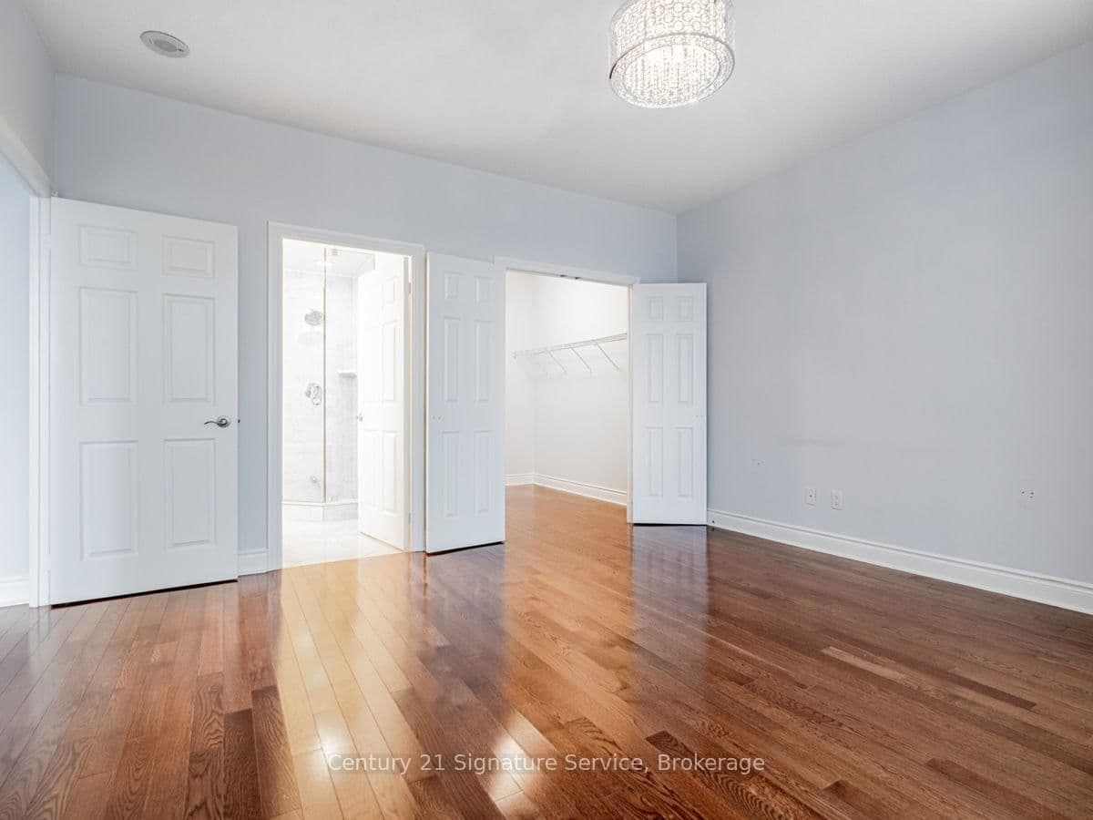 250 Wellington Street W, Unit PH36 thumbnail 17