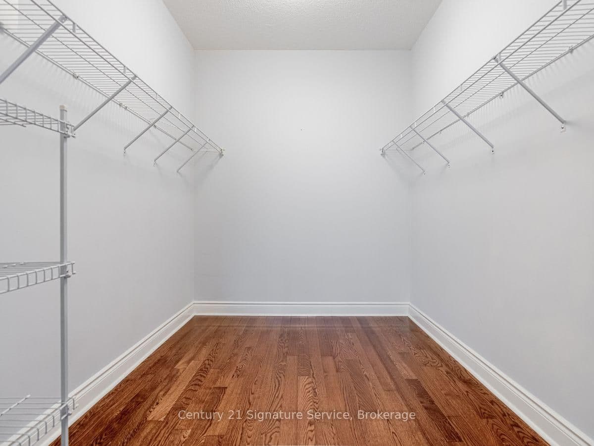 250 Wellington Street W, Unit PH36 thumbnail 18