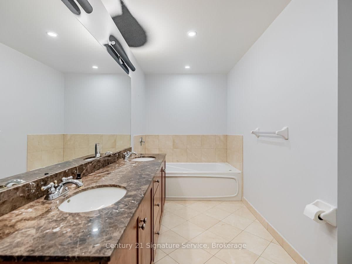 250 Wellington Street W, Unit PH36 thumbnail 20