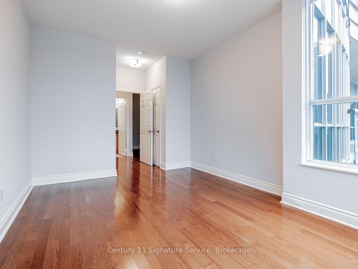 250 Wellington Street W, Unit PH36 thumbnail 23