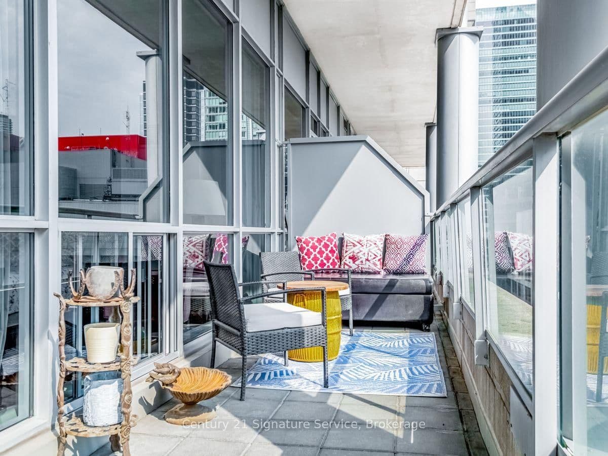 250 Wellington Street W, Unit PH36 thumbnail 28