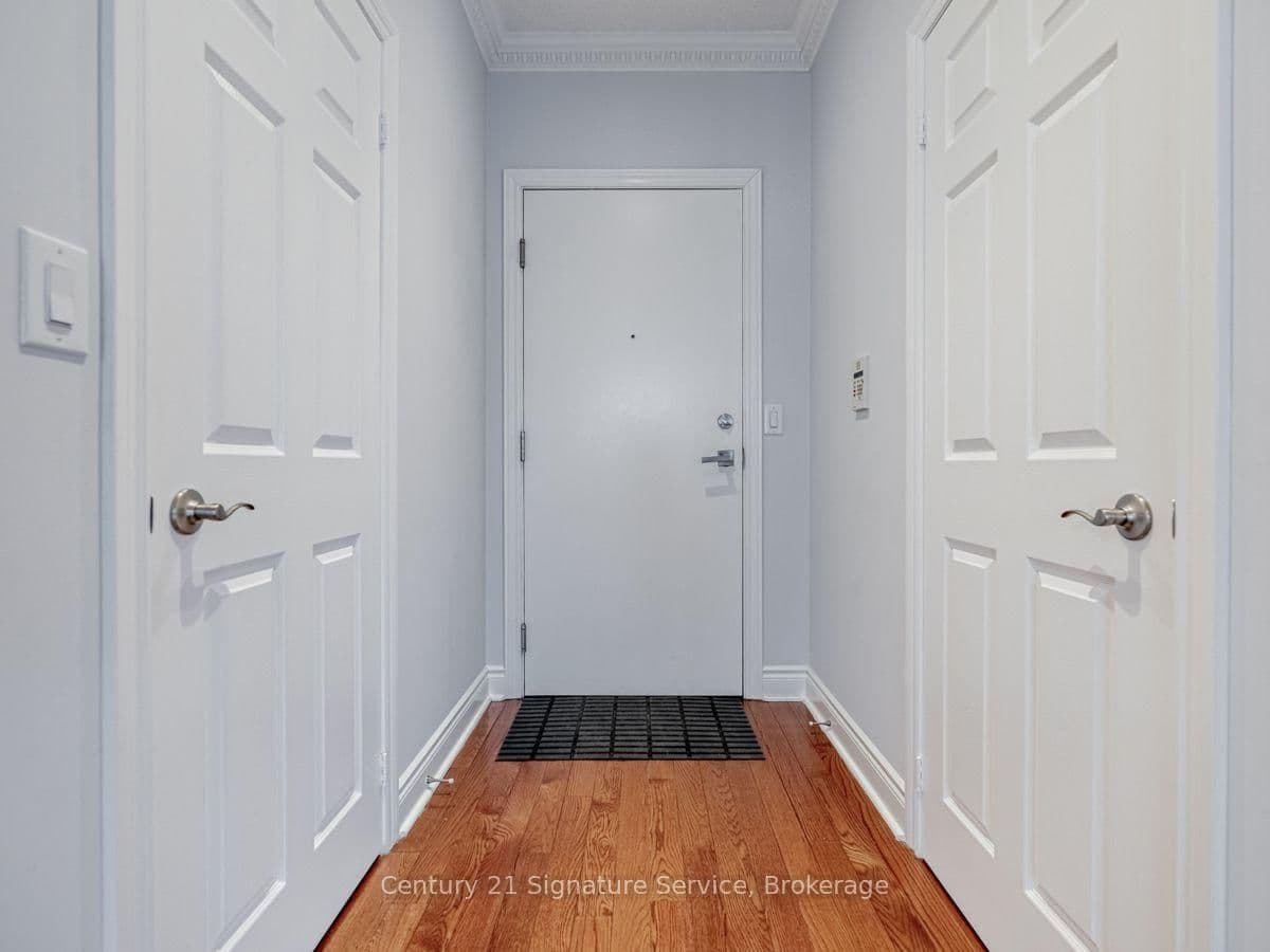250 Wellington Street W, Unit PH36 thumbnail 3
