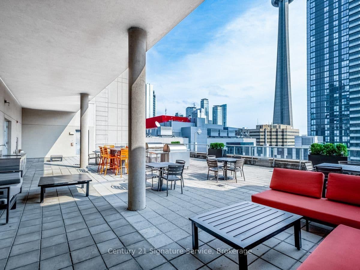 250 Wellington Street W, Unit PH36 thumbnail 33