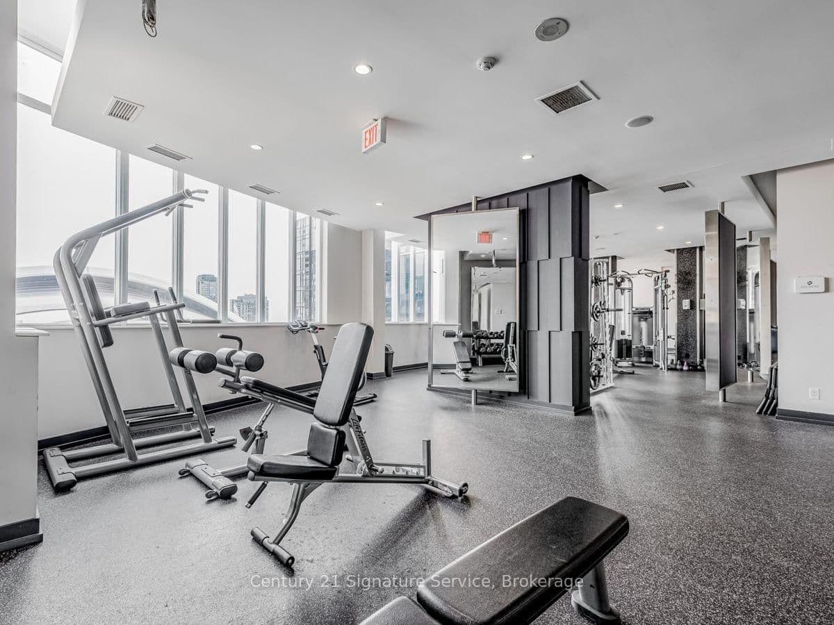 250 Wellington Street W, Unit PH36 thumbnail 35