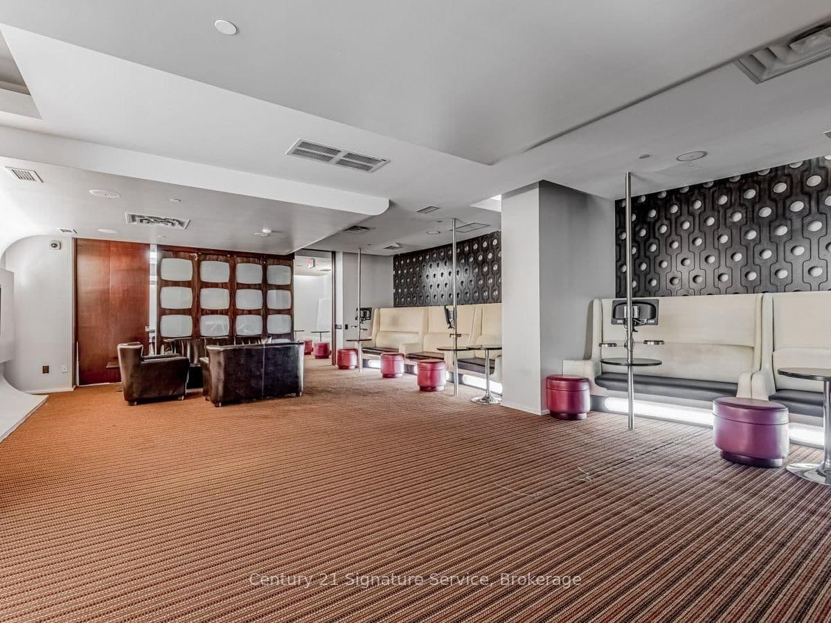 250 Wellington Street W, Unit PH36 thumbnail 37
