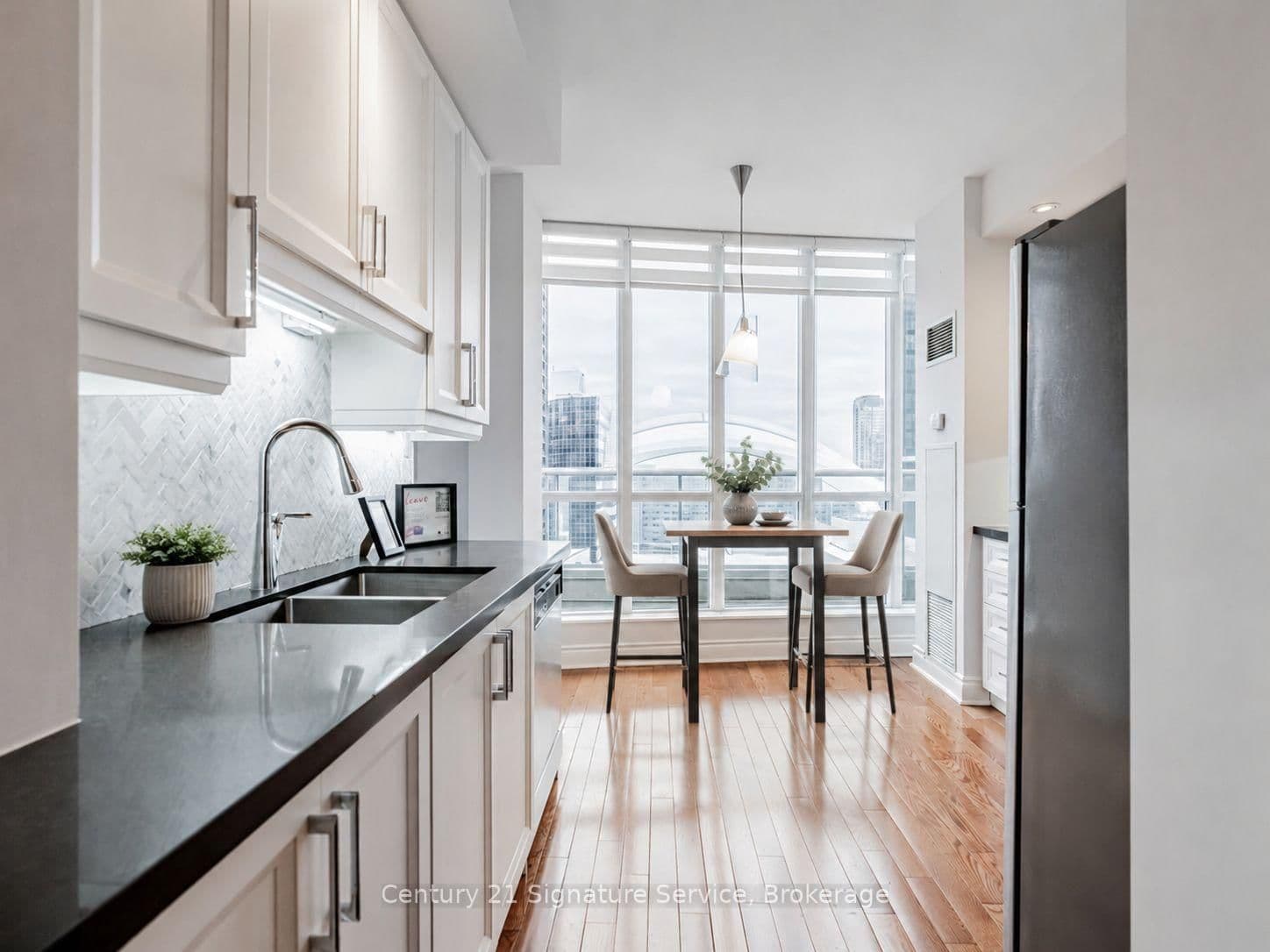 250 Wellington Street W, Unit PH36 thumbnail 5
