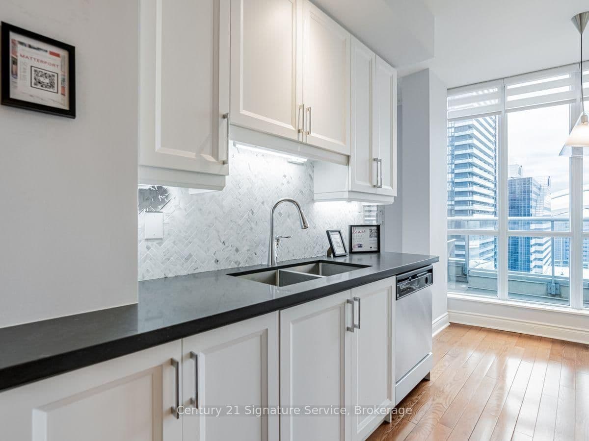 250 Wellington Street W, Unit PH36 thumbnail 6
