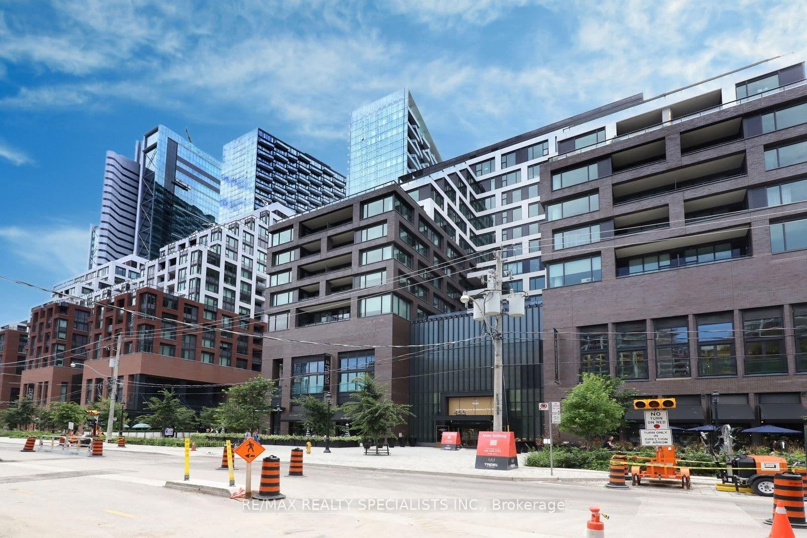 455 Wellington Street W, Unit 704
