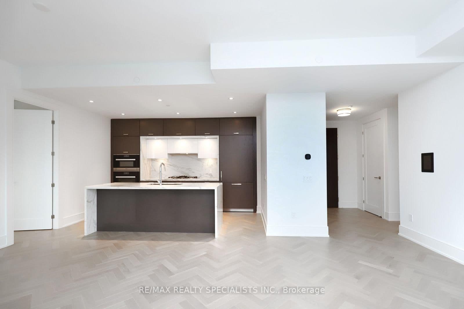 455 Wellington Street W, Unit 704 thumbnail 10