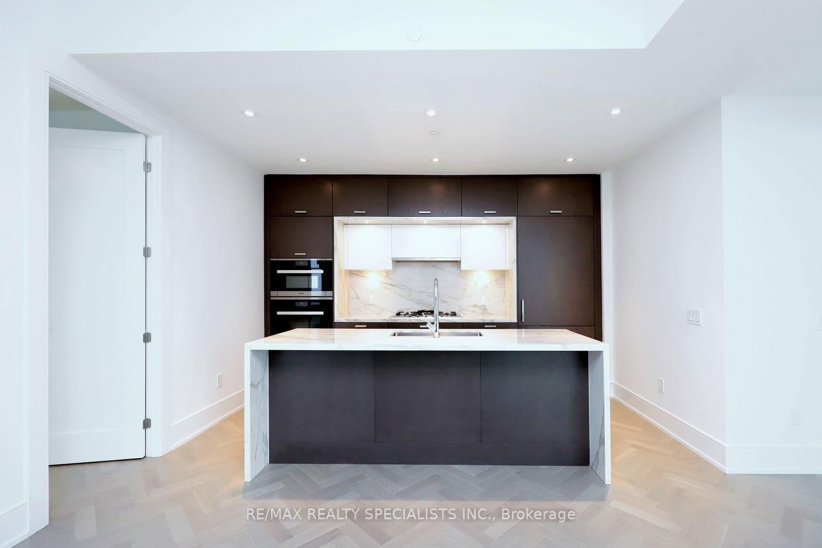 455 Wellington Street W, Unit 704 thumbnail 11