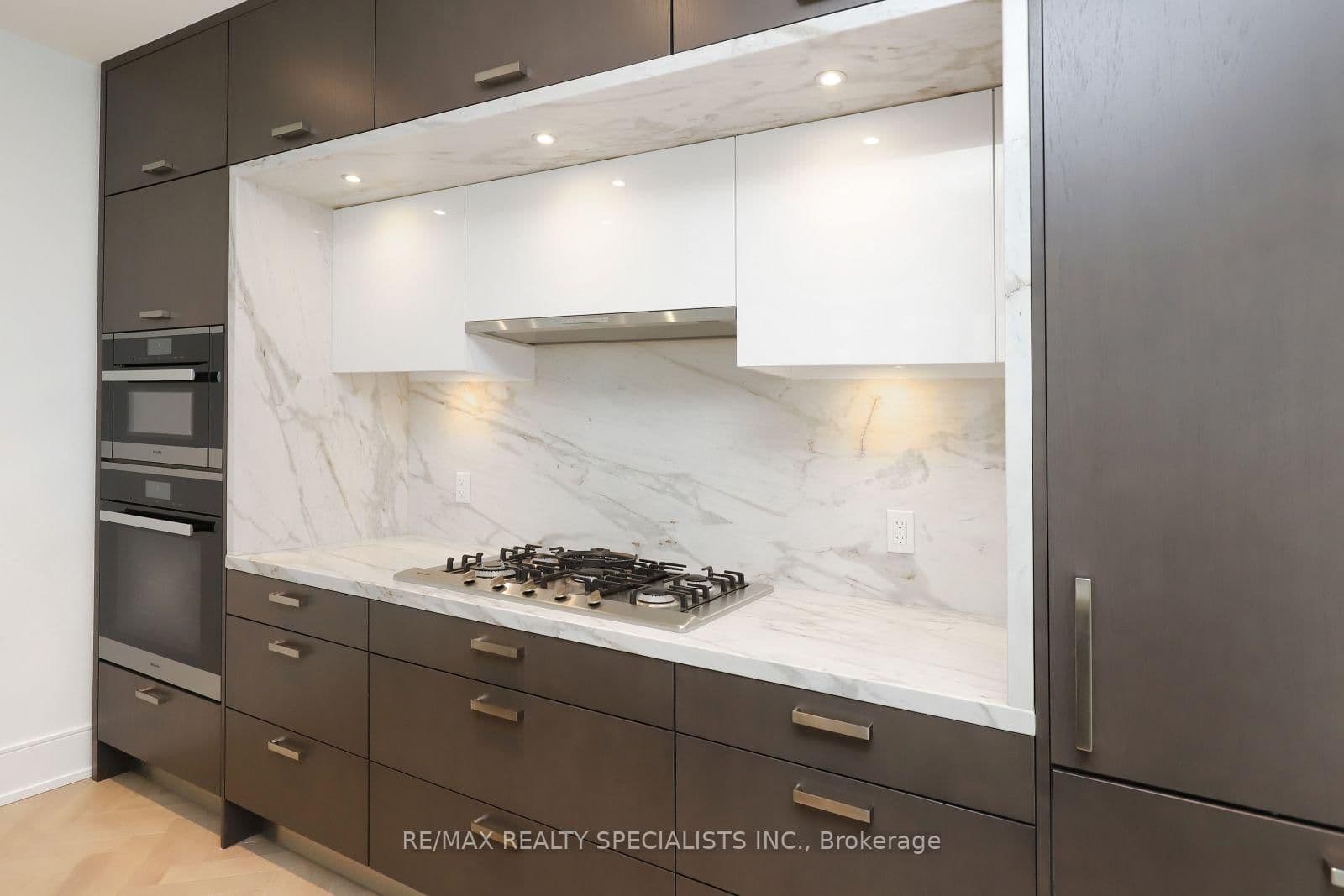 455 Wellington Street W, Unit 704 thumbnail 13