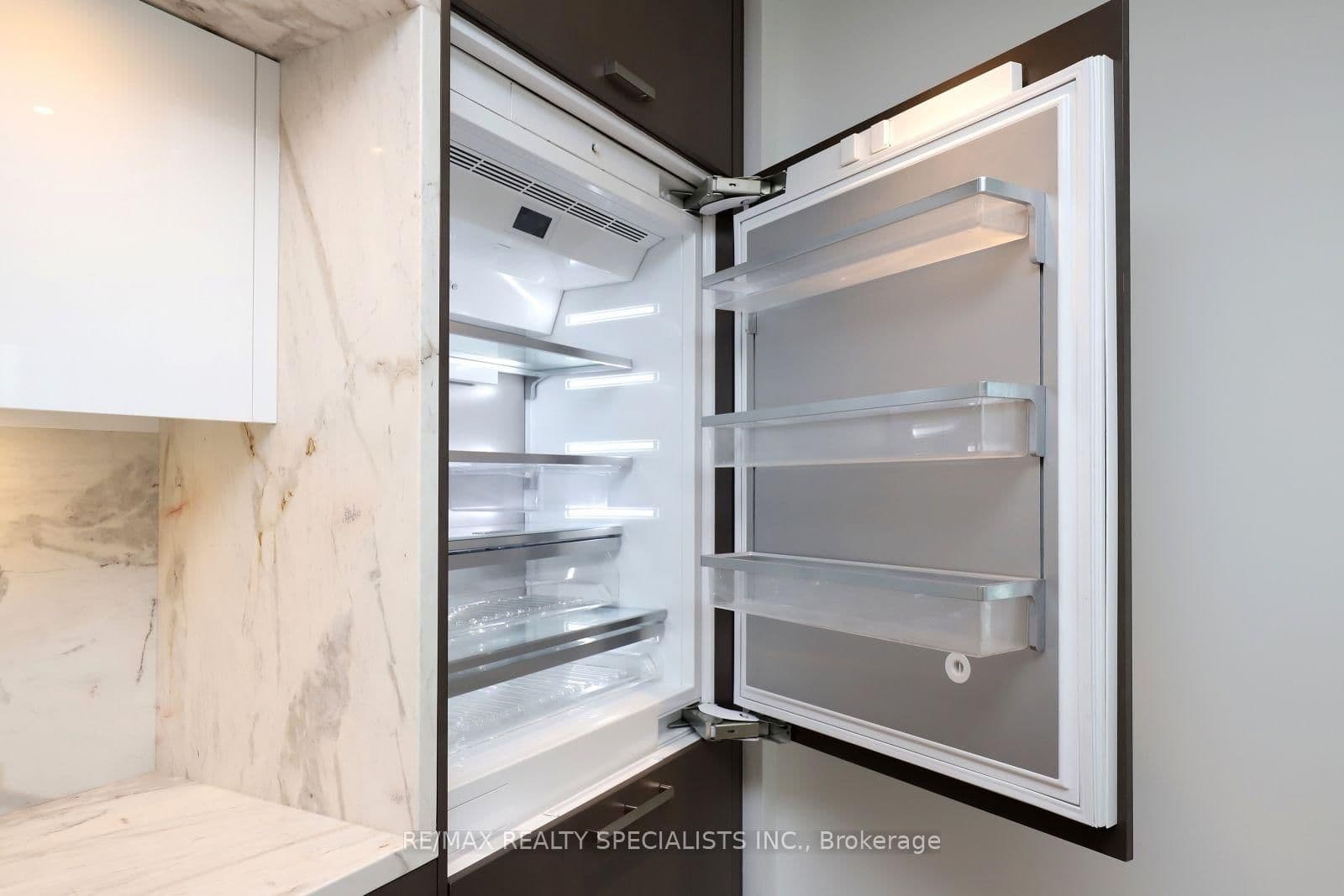 455 Wellington Street W, Unit 704 thumbnail 19
