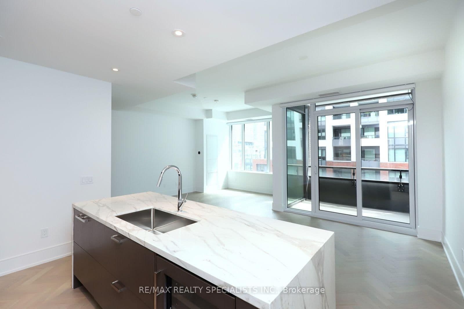 455 Wellington Street W, Unit 704 thumbnail 20