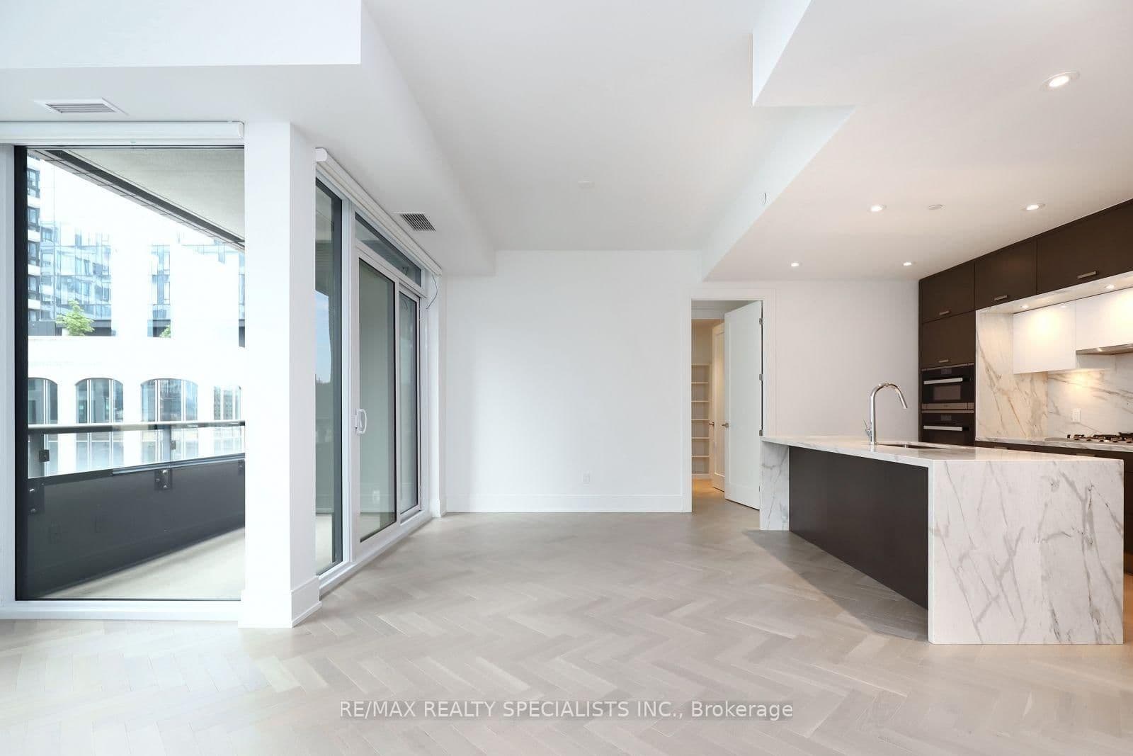 455 Wellington Street W, Unit 704 thumbnail 22