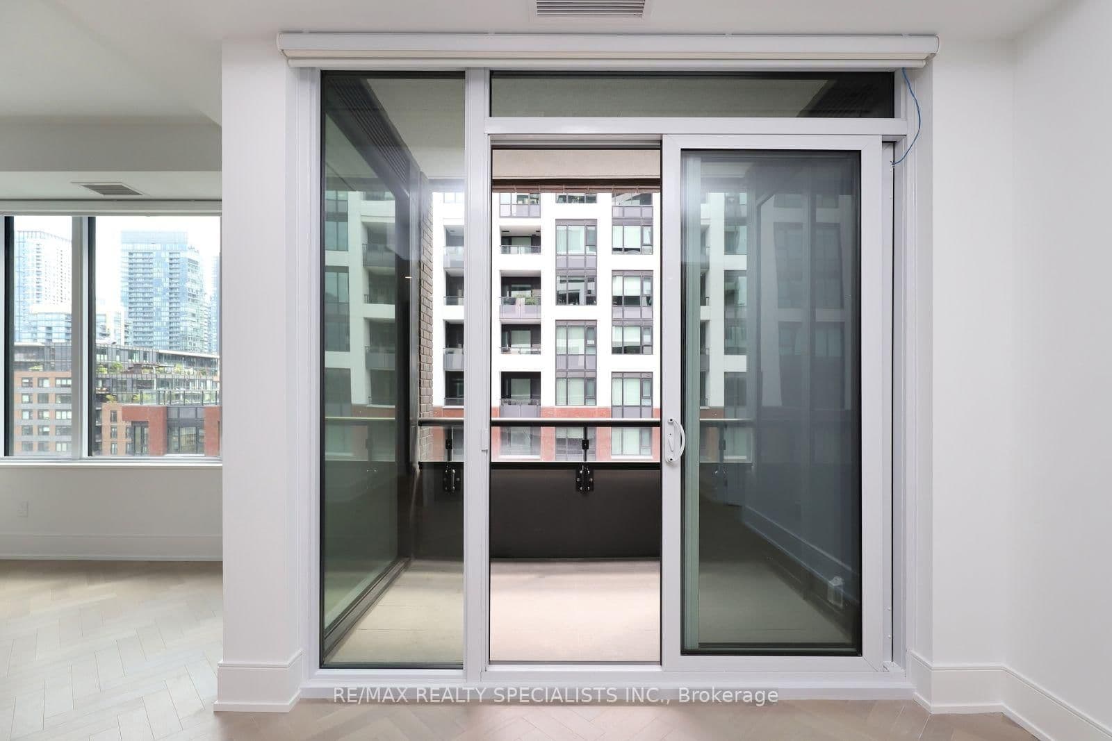 455 Wellington Street W, Unit 704 thumbnail 24