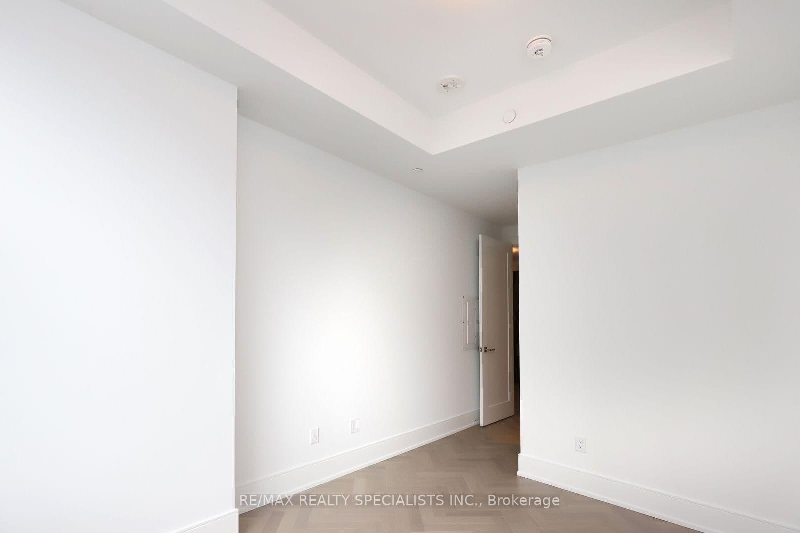 455 Wellington Street W, Unit 704 thumbnail 27
