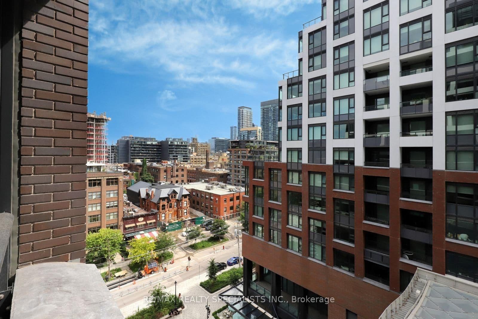 455 Wellington Street W, Unit 704 thumbnail 35