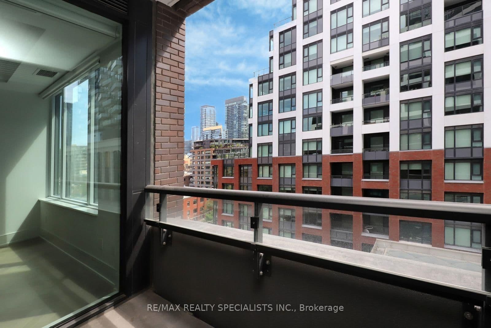 455 Wellington Street W, Unit 704 thumbnail 36