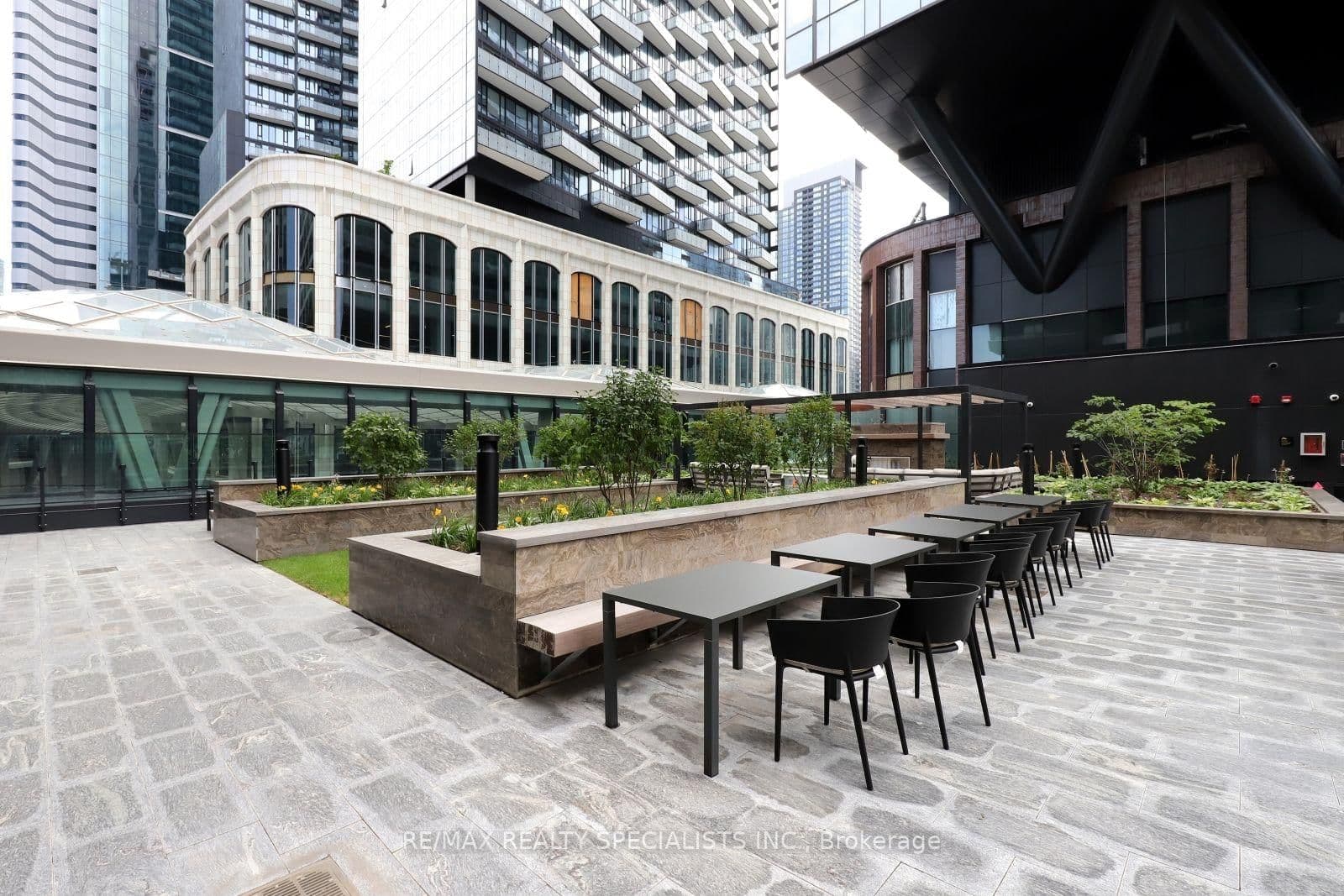 455 Wellington Street W, Unit 704 thumbnail 41