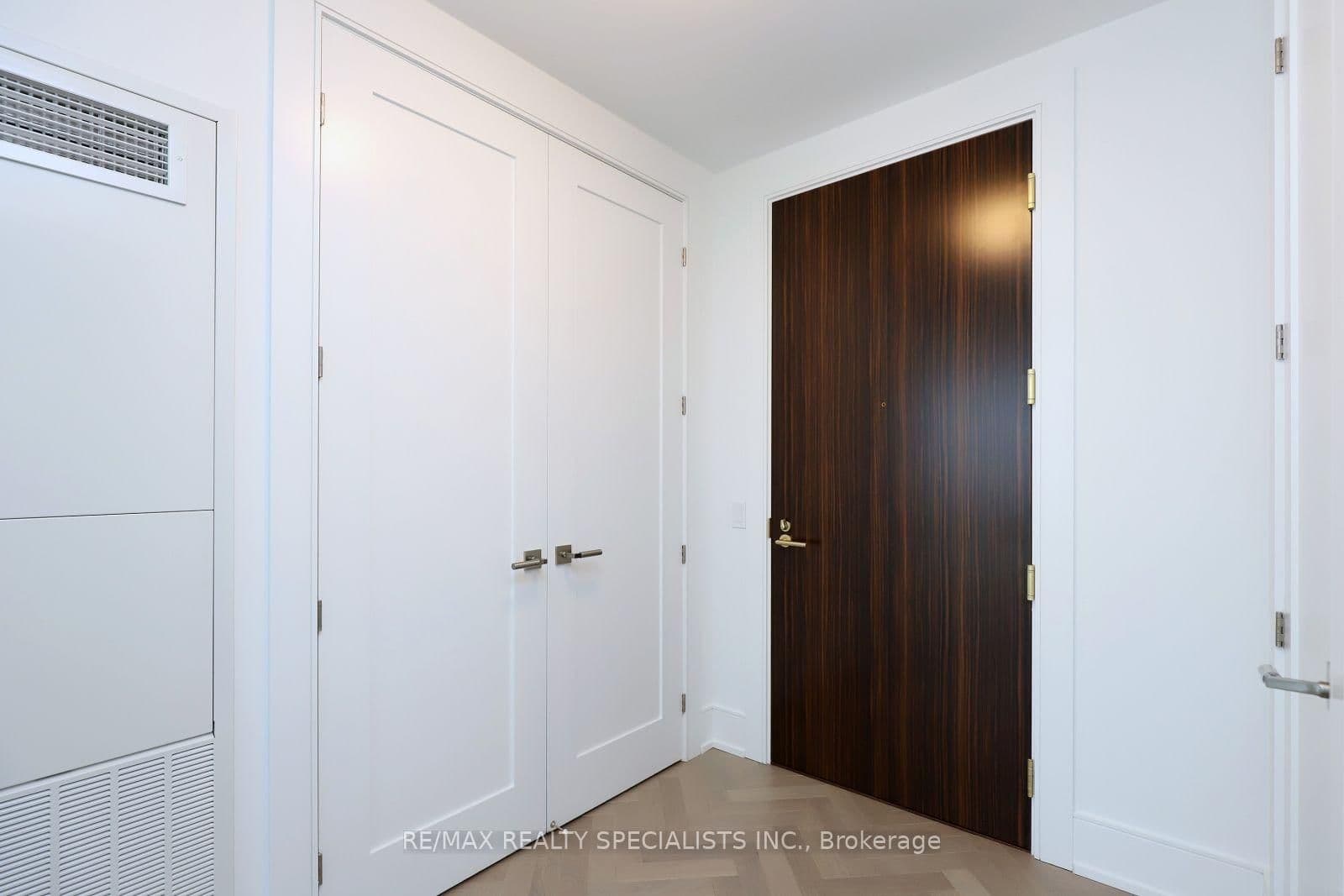 455 Wellington Street W, Unit 704 thumbnail 8
