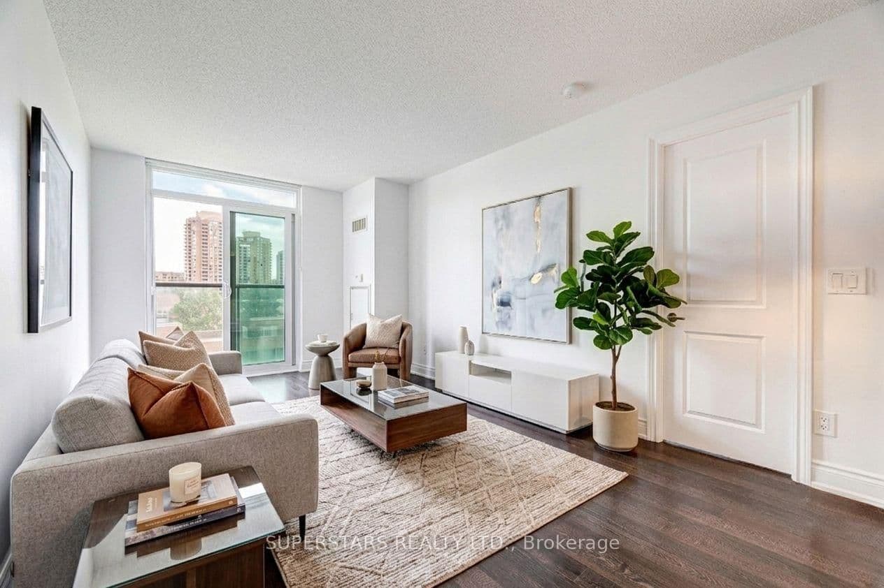 25 Greenview Avenue, Unit 524 - Image 1
