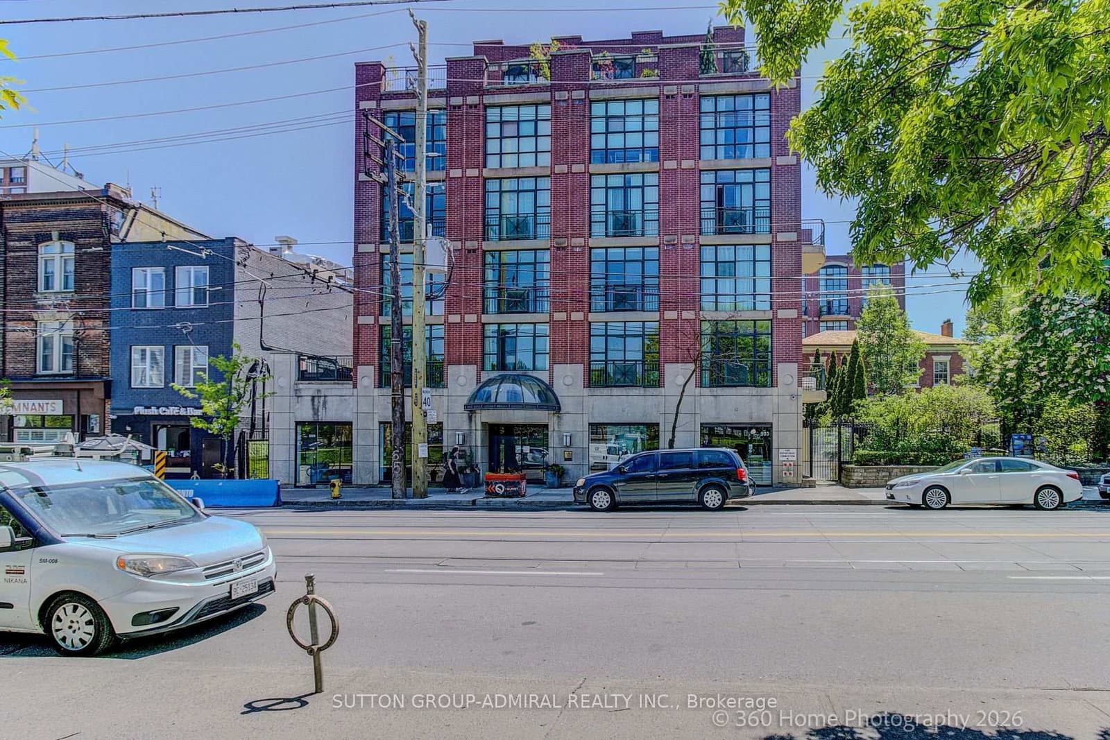 #208 - 901 Queen Street W