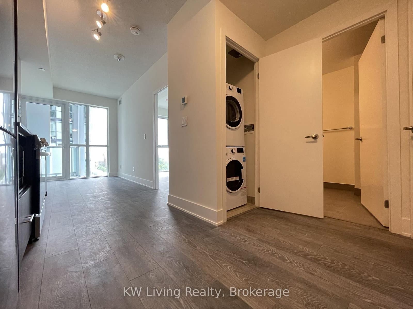 188 Fairview Mall Drive, Unit 1202 thumbnail 3