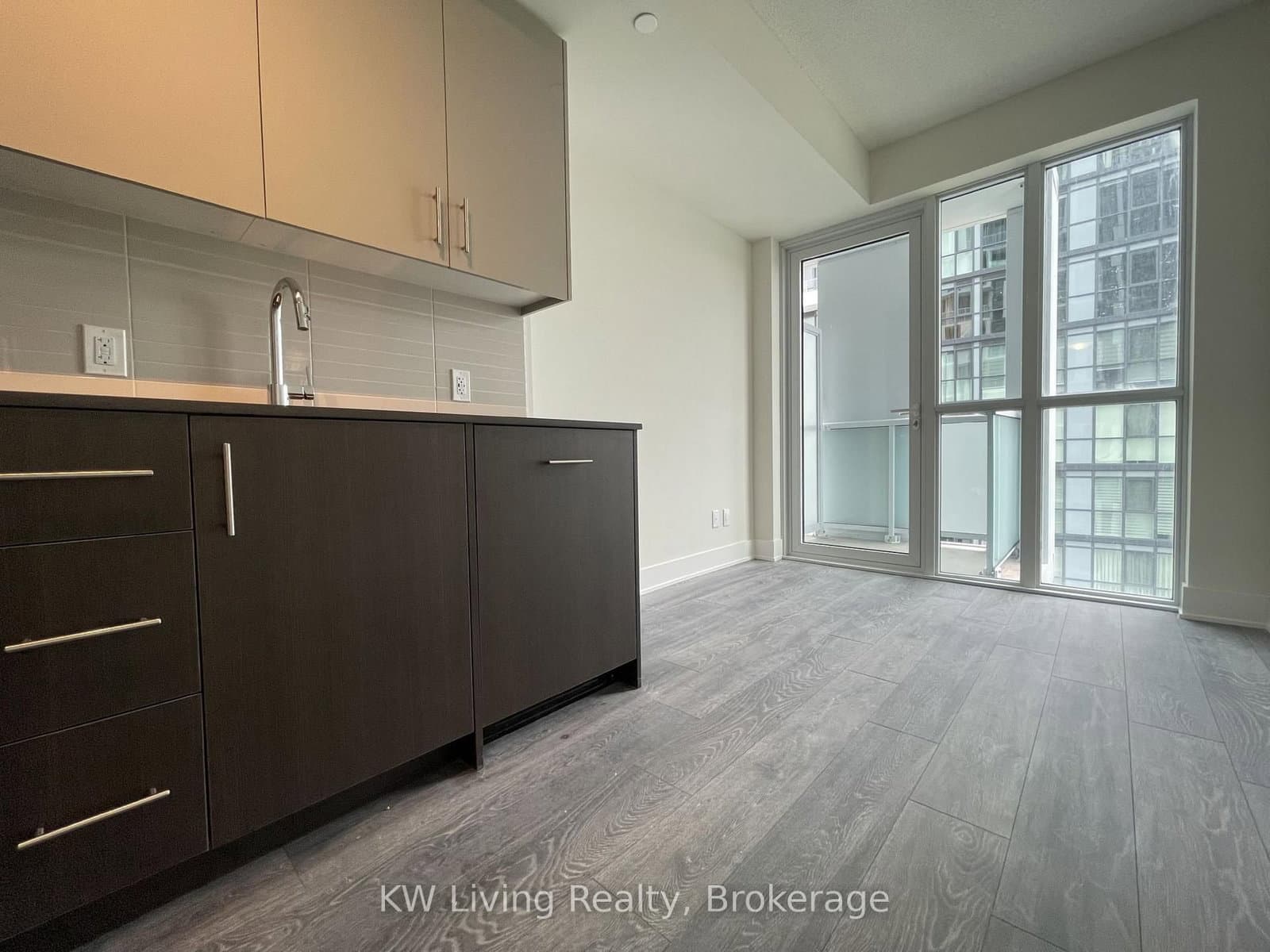 188 Fairview Mall Drive, Unit 1202 thumbnail 5
