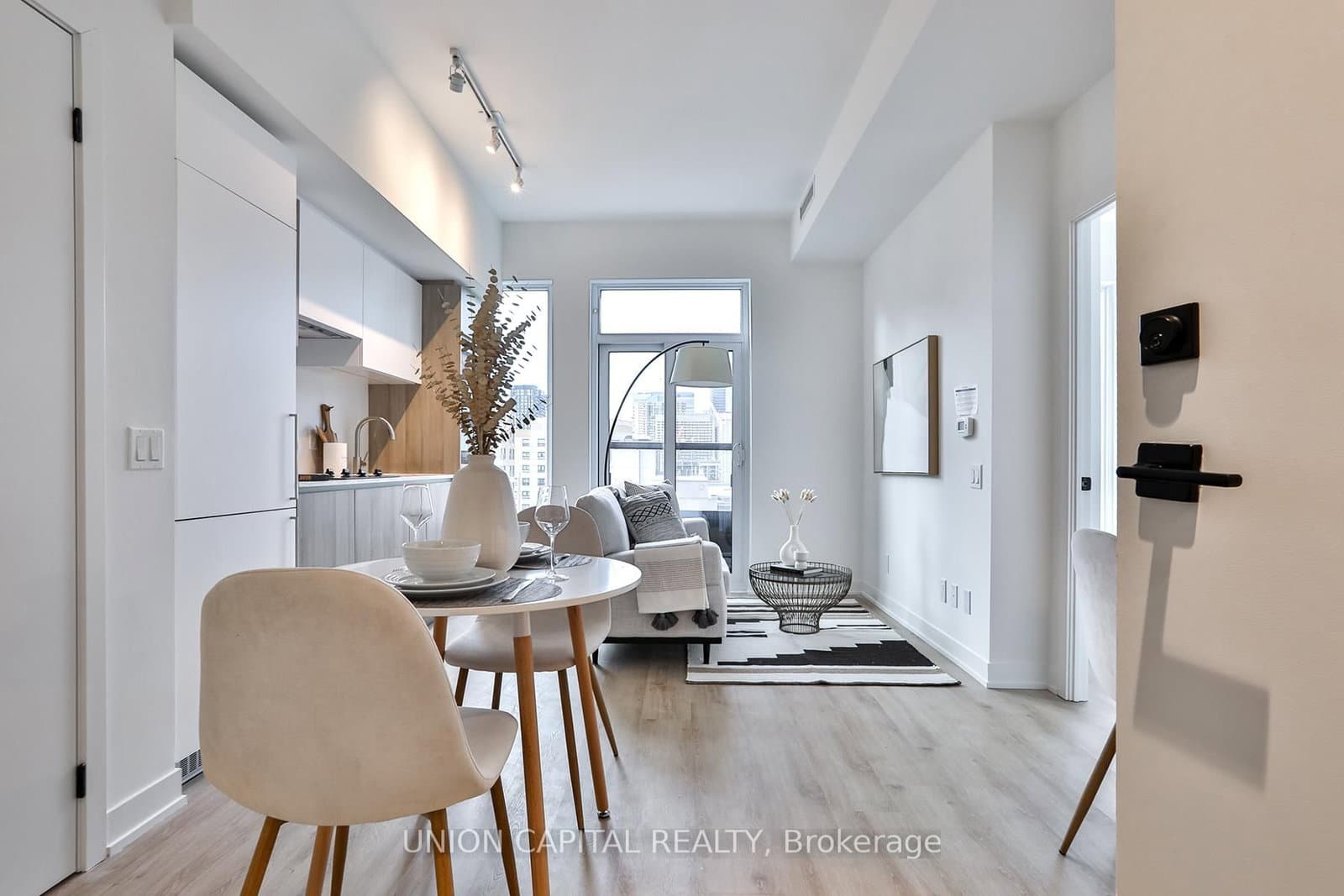319 Jarvis Street, Unit 1005 thumbnail 2
