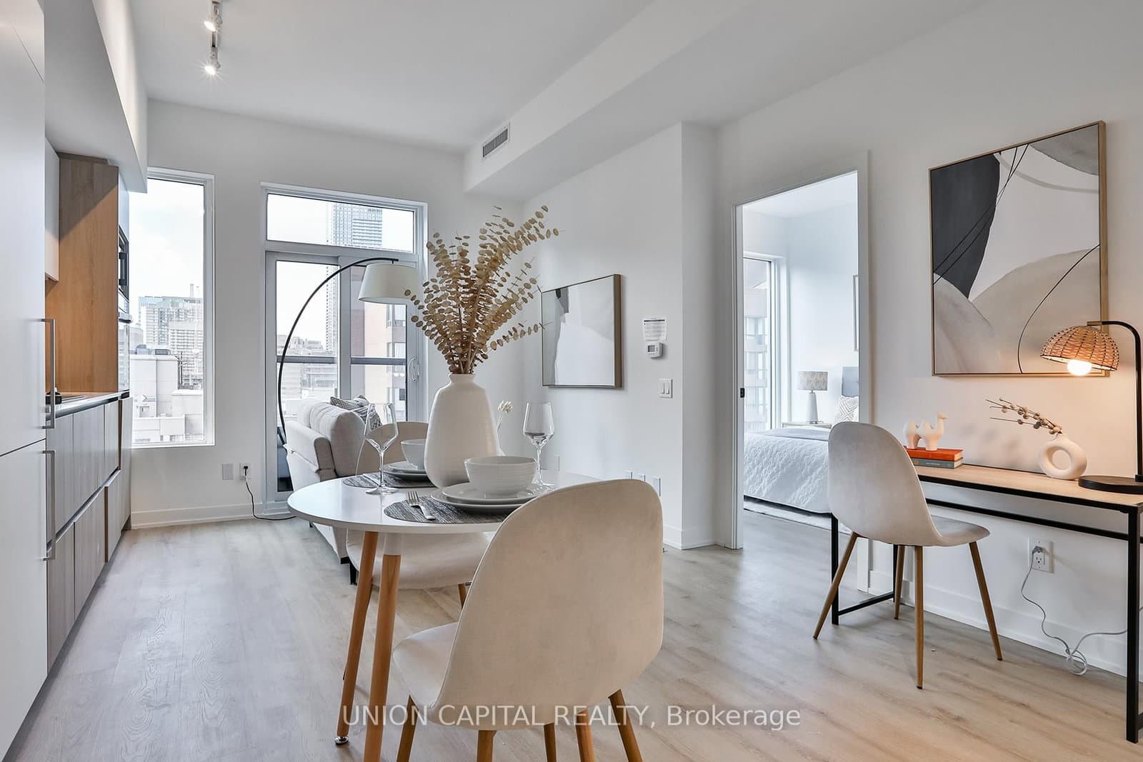 319 Jarvis Street, Unit 1005 thumbnail 3
