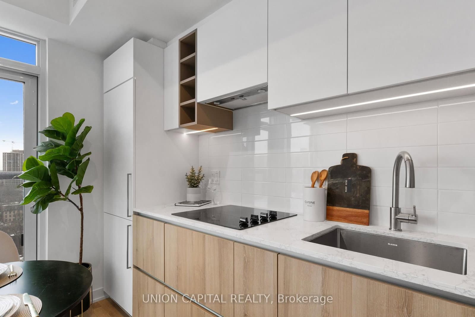 319 Jarvis Street, Unit 1612 thumbnail 8