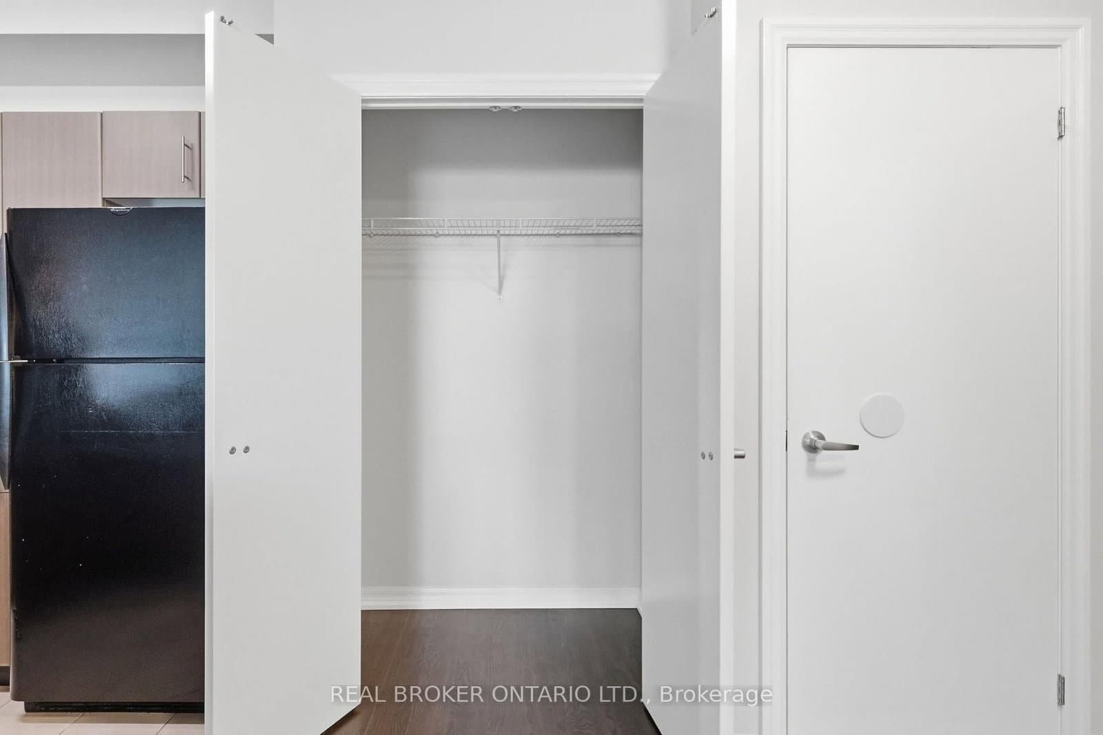 12 Yonge Street, Unit 415 thumbnail 11