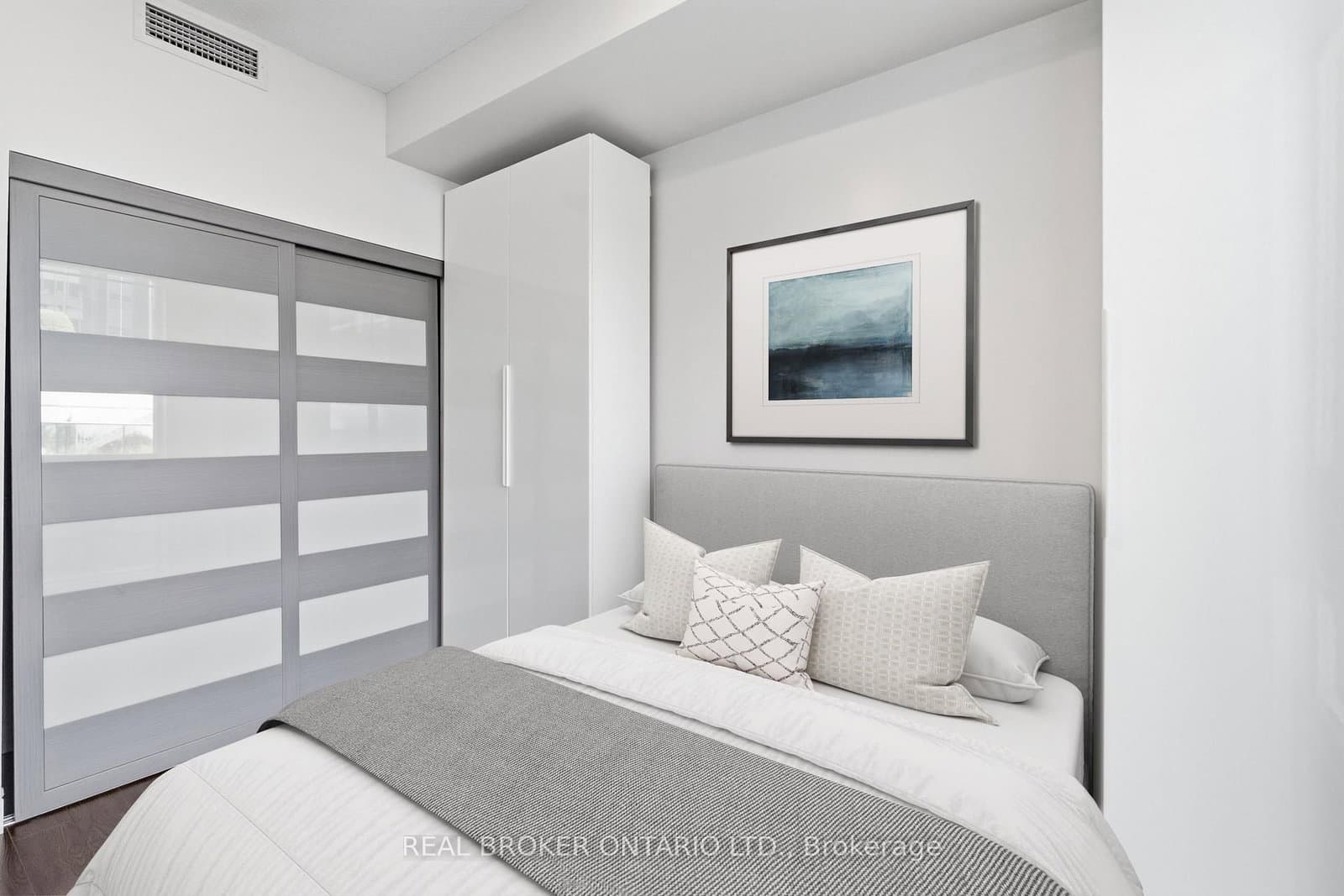 12 Yonge Street, Unit 415 thumbnail 21