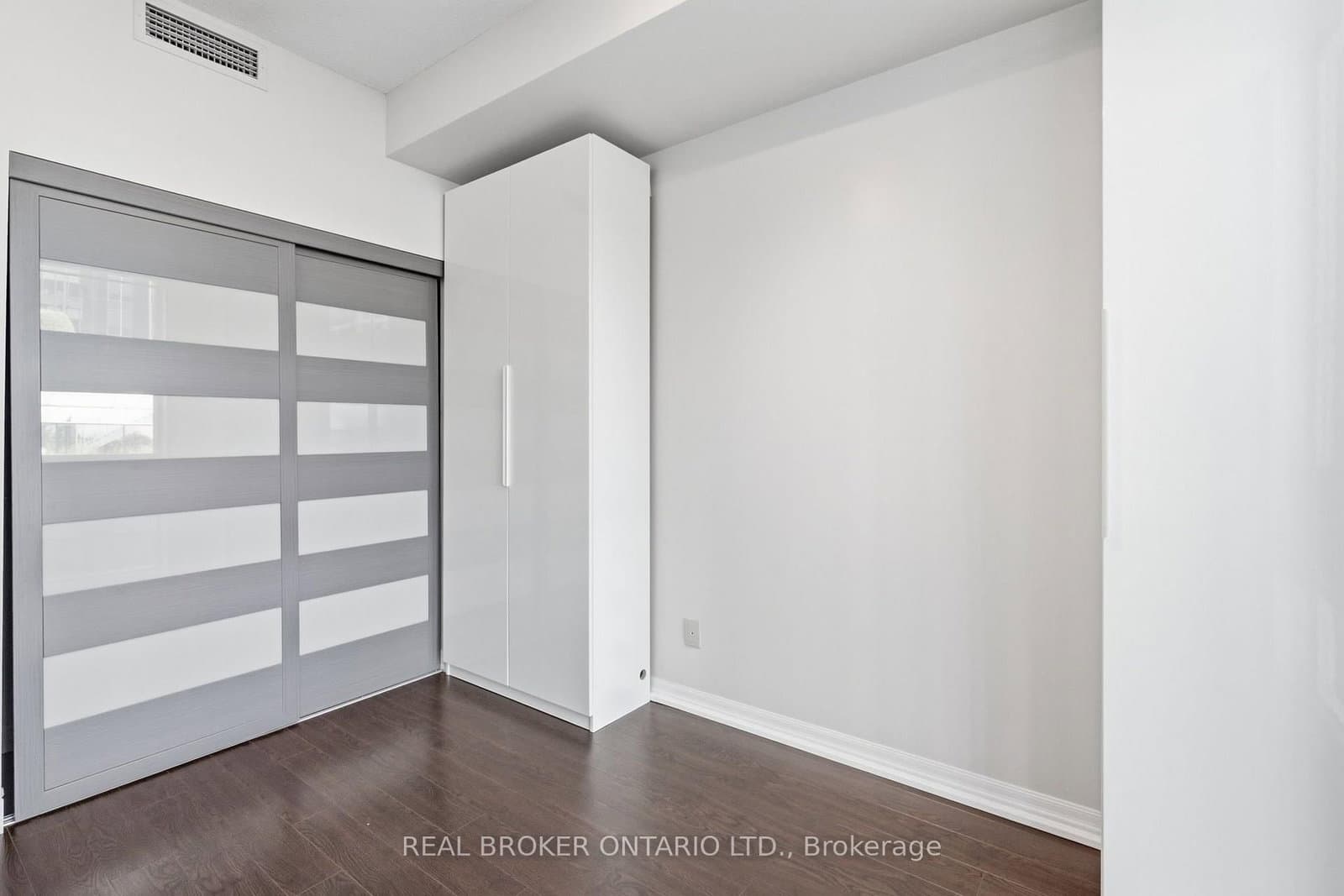 12 Yonge Street, Unit 415 thumbnail 22