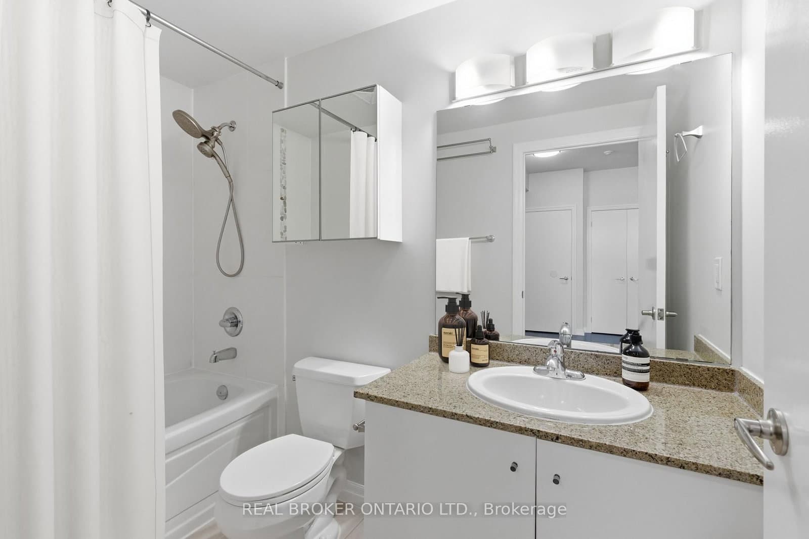 12 Yonge Street, Unit 415 thumbnail 25