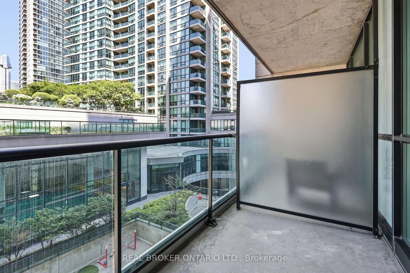 12 Yonge Street, Unit 415 thumbnail 31