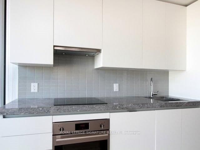 629 King Street W, Unit 1318 thumbnail 3
