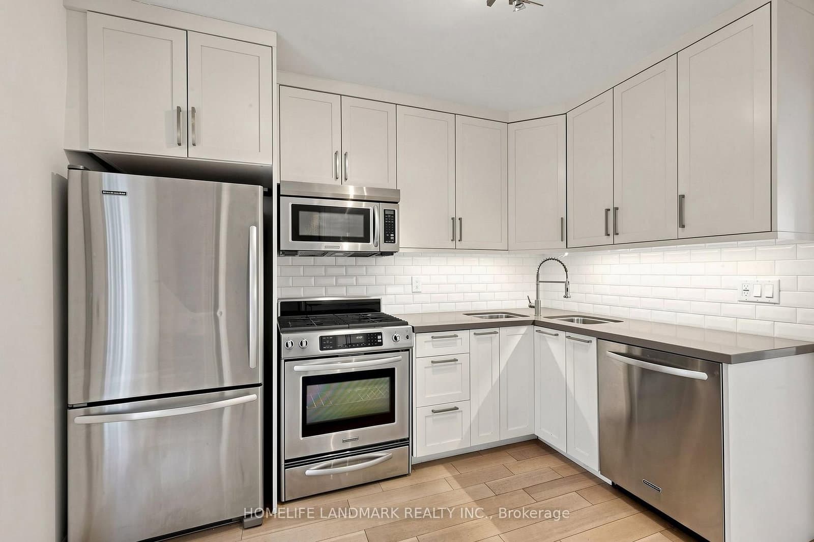 190 Lawrence Avenue W thumbnail 15