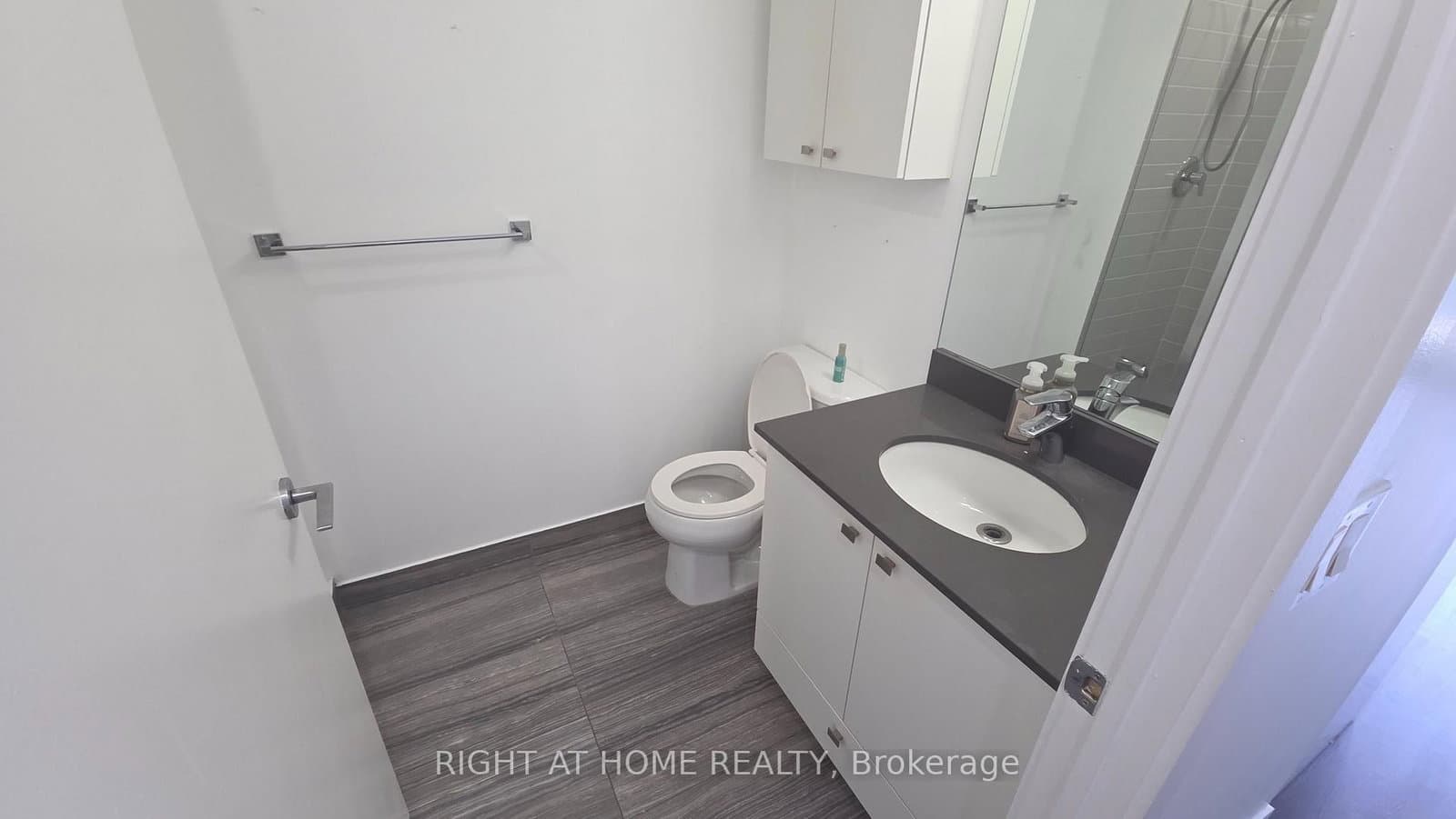 51 East Liberty Street, Unit 1916 thumbnail 8